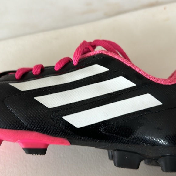 Adidas soccer cleats with pink laces size 6 run like a women’s 61/2 not narrow - Picture 6 of 6